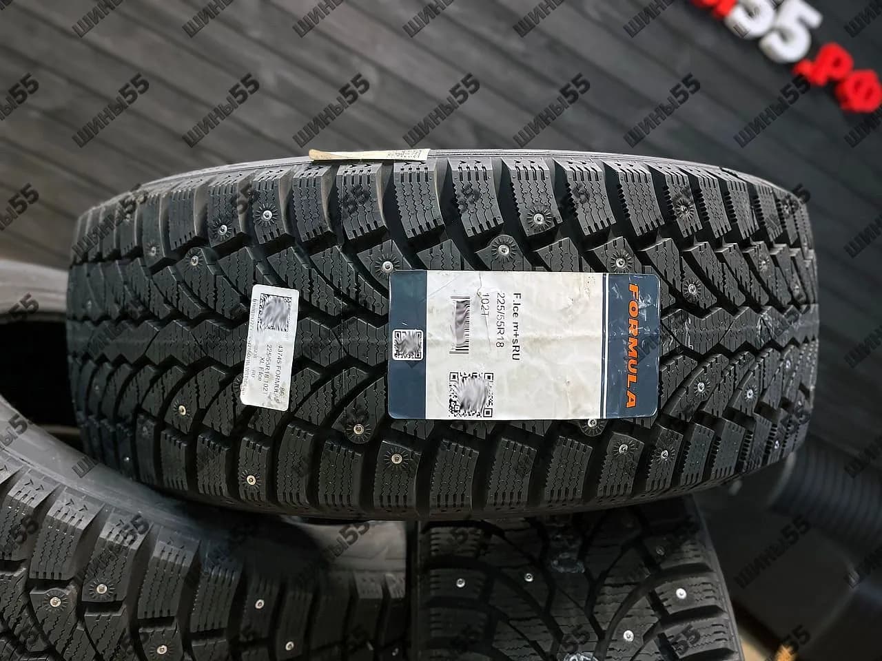 225/55R18 Pirelli Formula Ice (102T)