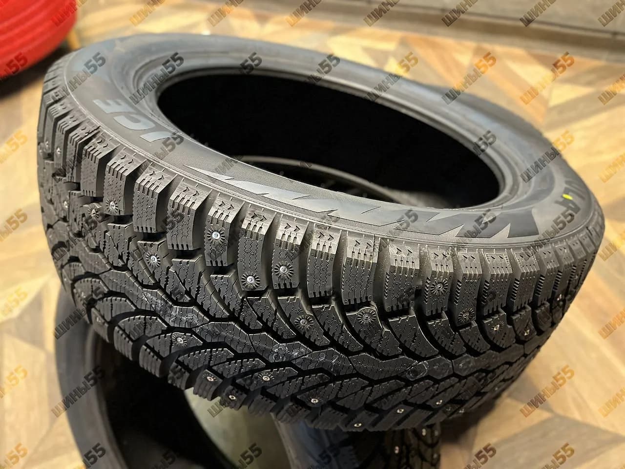 225/55R18 Pirelli Formula Ice (102T)