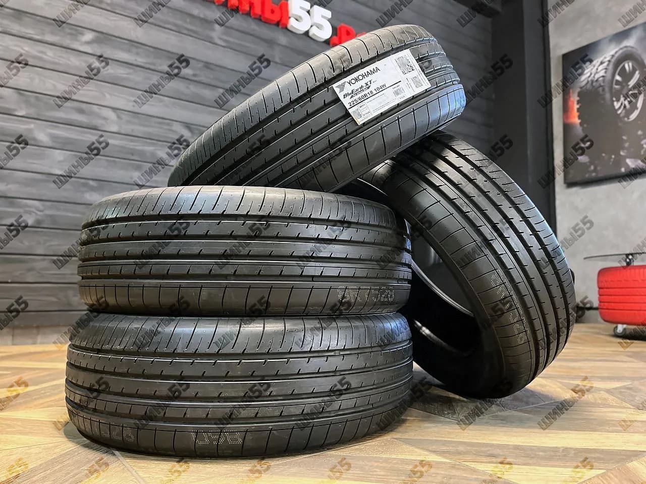 225/60R18 Yokohama BluEarth-XT AE61 (104W)