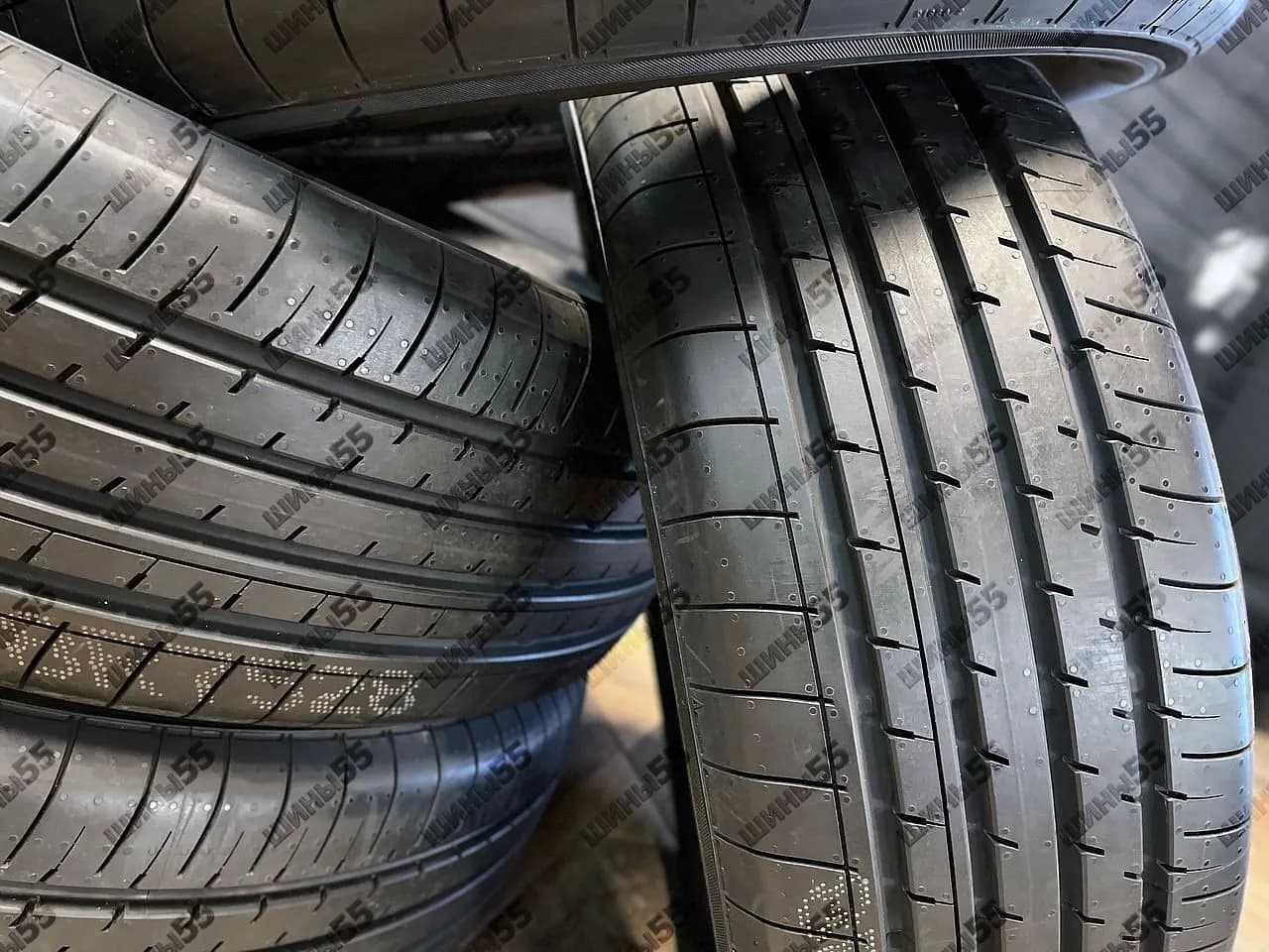 225/60R18 Yokohama BluEarth-XT AE61 (104W)