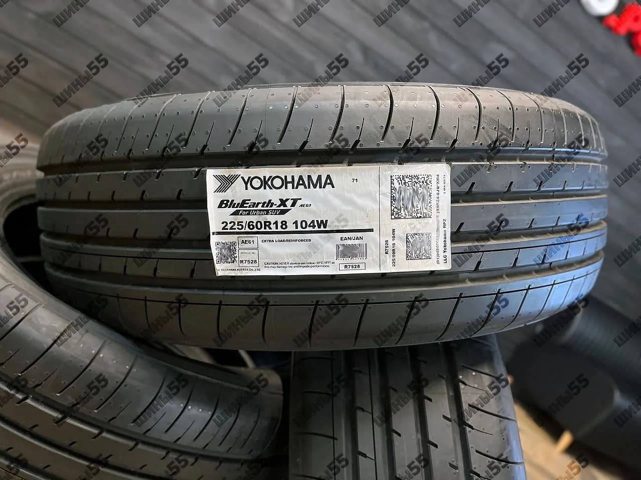 225/60R18 Yokohama BluEarth-XT AE61 (104W)