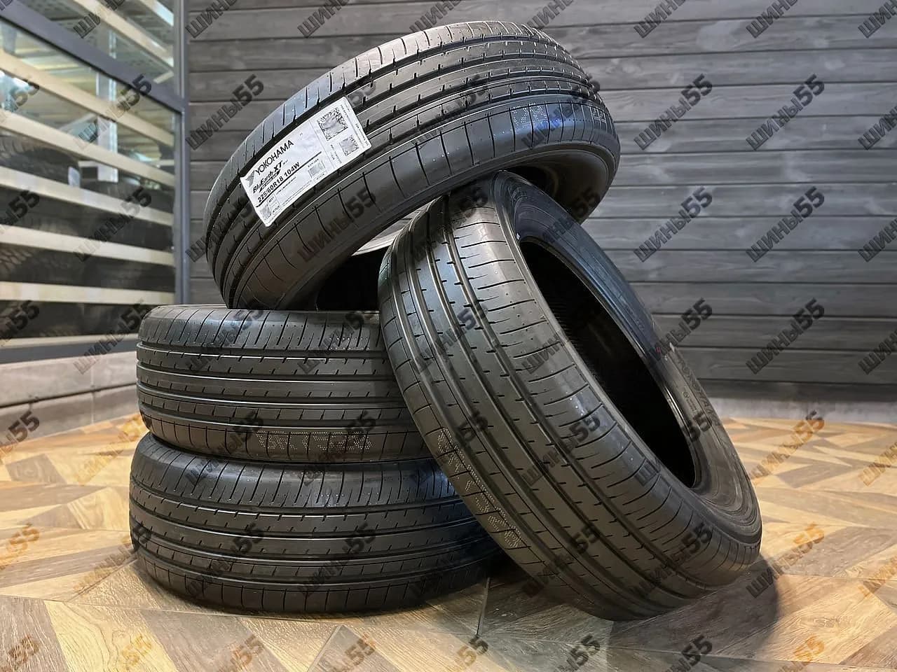 225/60R18 Yokohama BluEarth-XT AE61 (104W)
