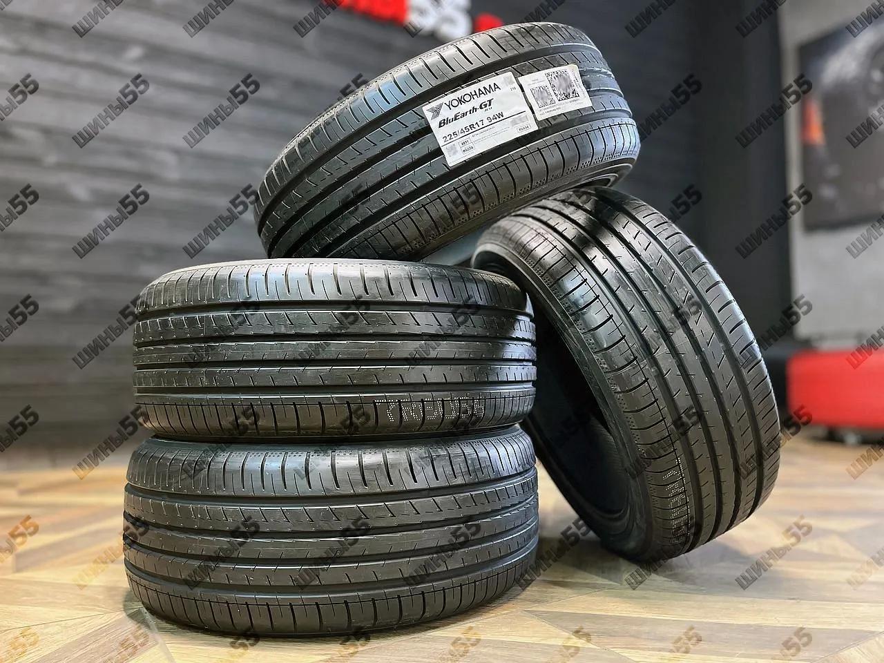 225/45R17 Yokohama BluEarth-GT AE51A (94W)
