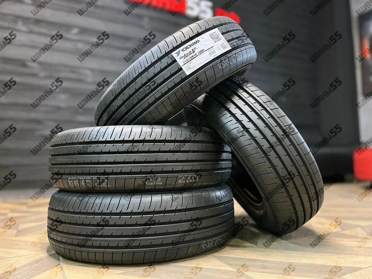 215/70R16 Yokohama BluEarth-XT AE61 (100H)