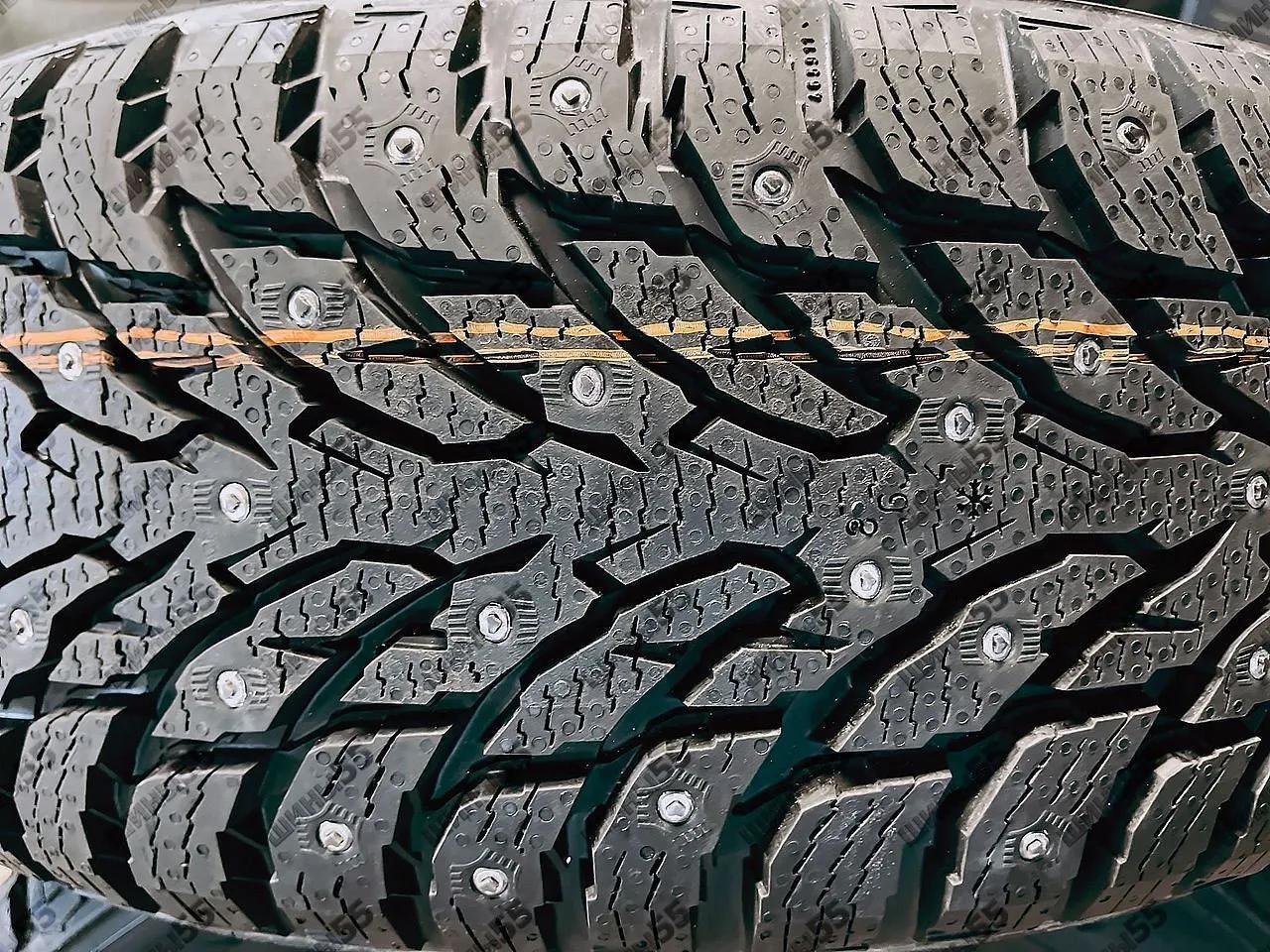 215/65R16 Ikon Autograph Ice 9 SUV (102T)