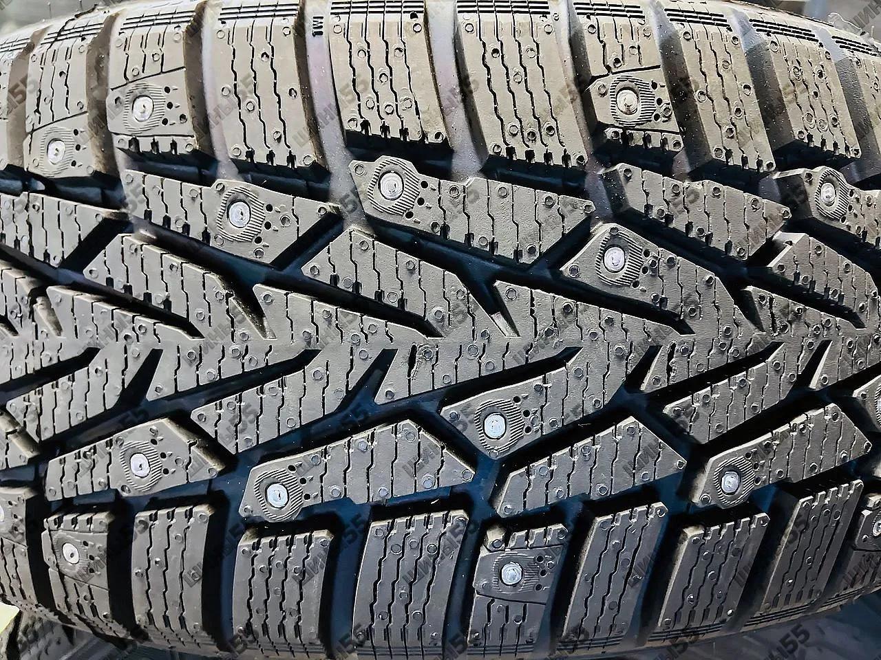 215/60R17 Ikon Character Ice 7 SUV (100T)