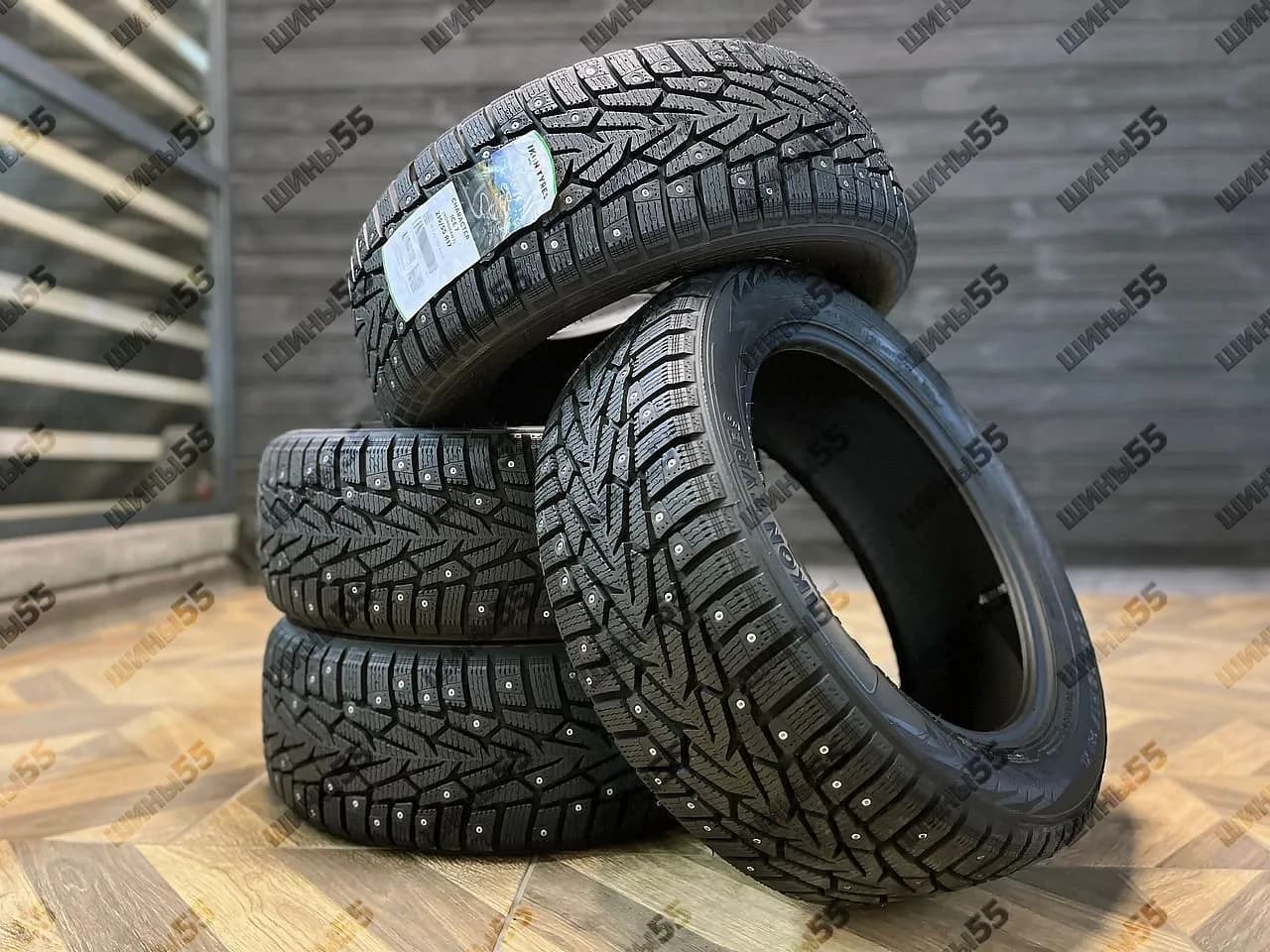215/55R17 Ikon Character Ice 7 (98T)