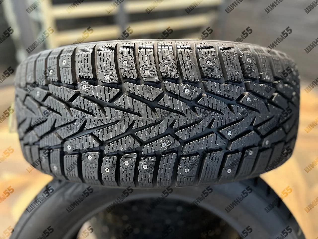215/55R17 Ikon Character Ice 7 (98T)