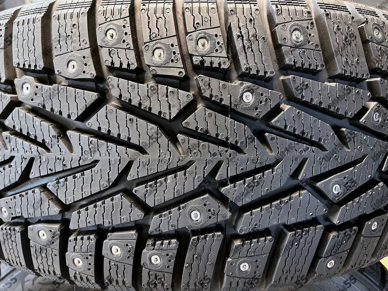215/55R17 Ikon Character Ice 7 (98T)