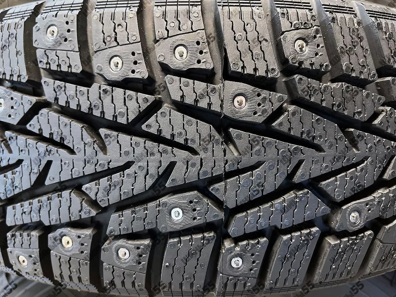 185/70R14 Ikon Character Ice 7 (92T)