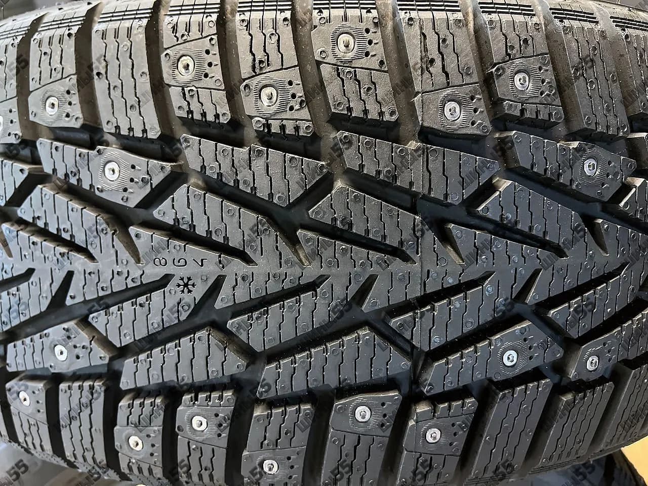 225/55R17 Ikon Character Ice 7 (101T)
