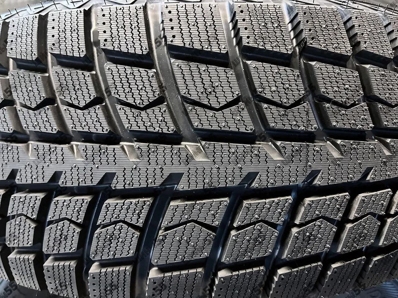 235/60R18 LingLong Leao Winter Defender Ice I-15 SUV (107T)