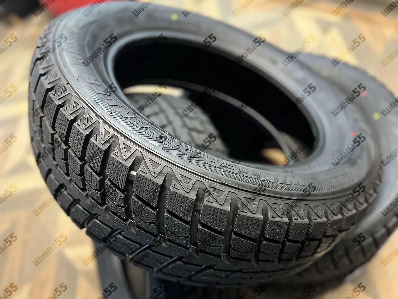 235/60R18 LingLong Leao Winter Defender Ice I-15 SUV (107T)