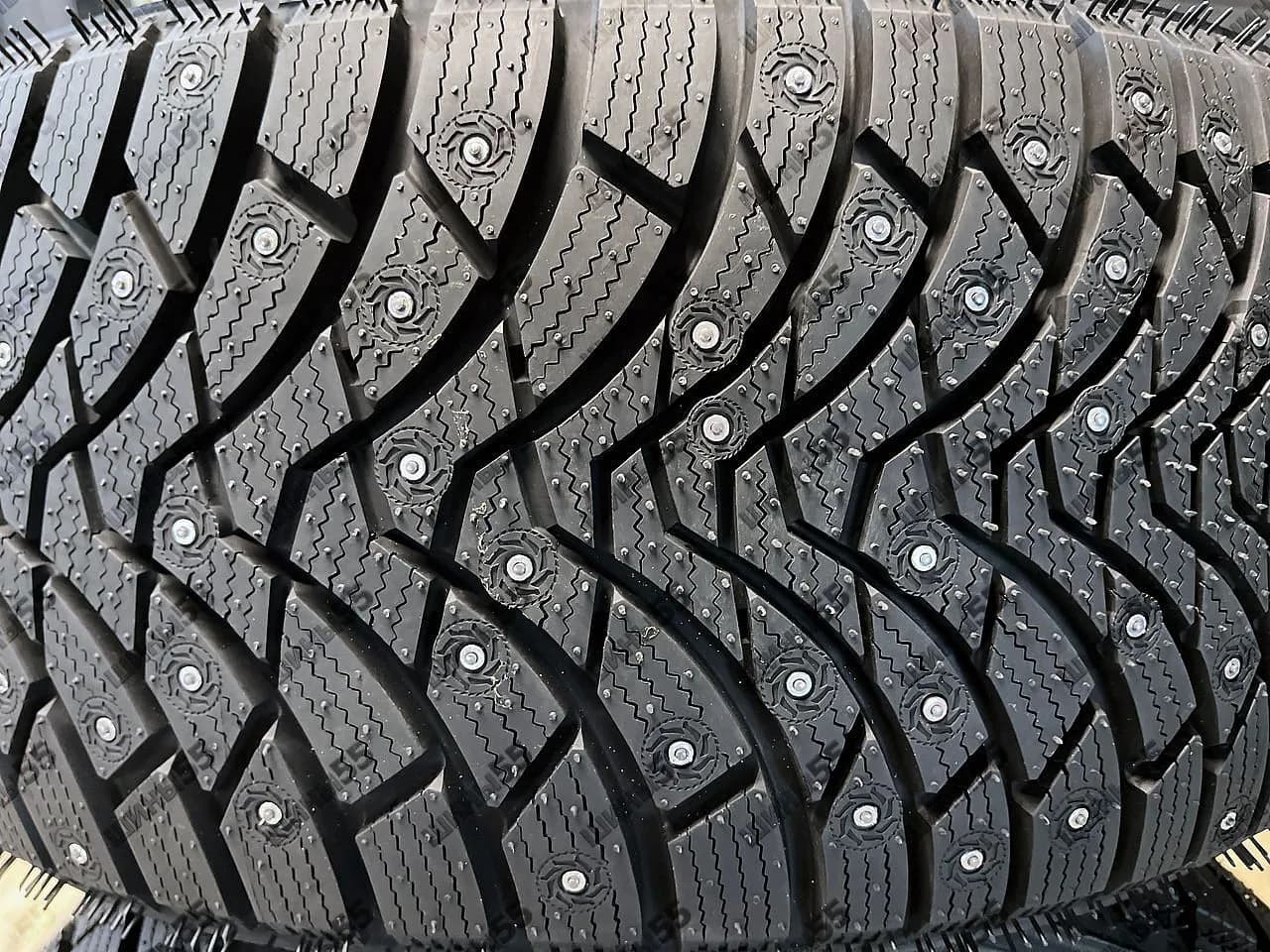 235/45R18 LingLong Leao Winter Defender Grip 2 (98T)