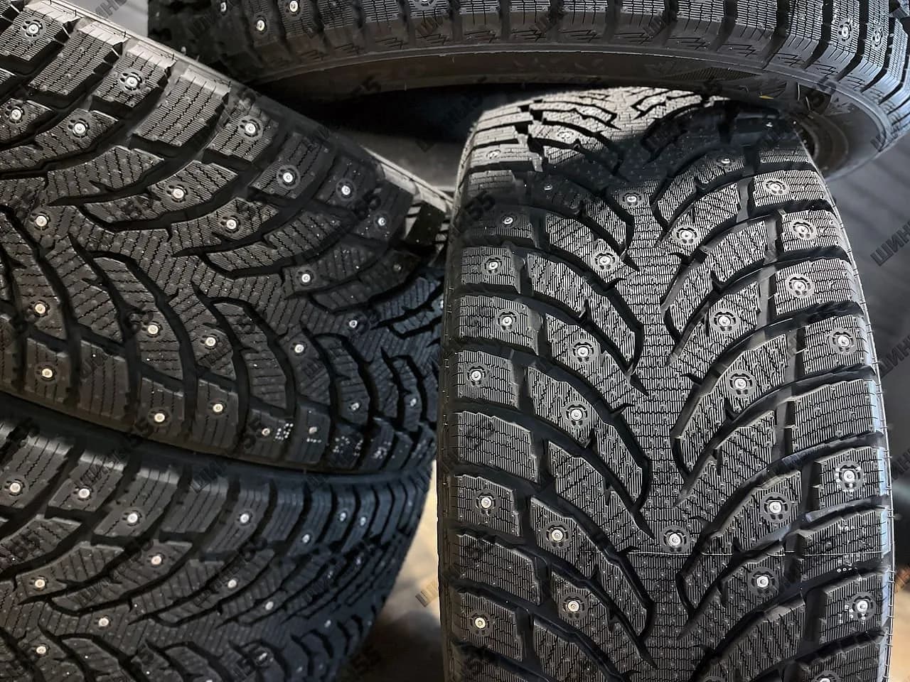 255/45R20 Landspider Arctictraxx (105H)