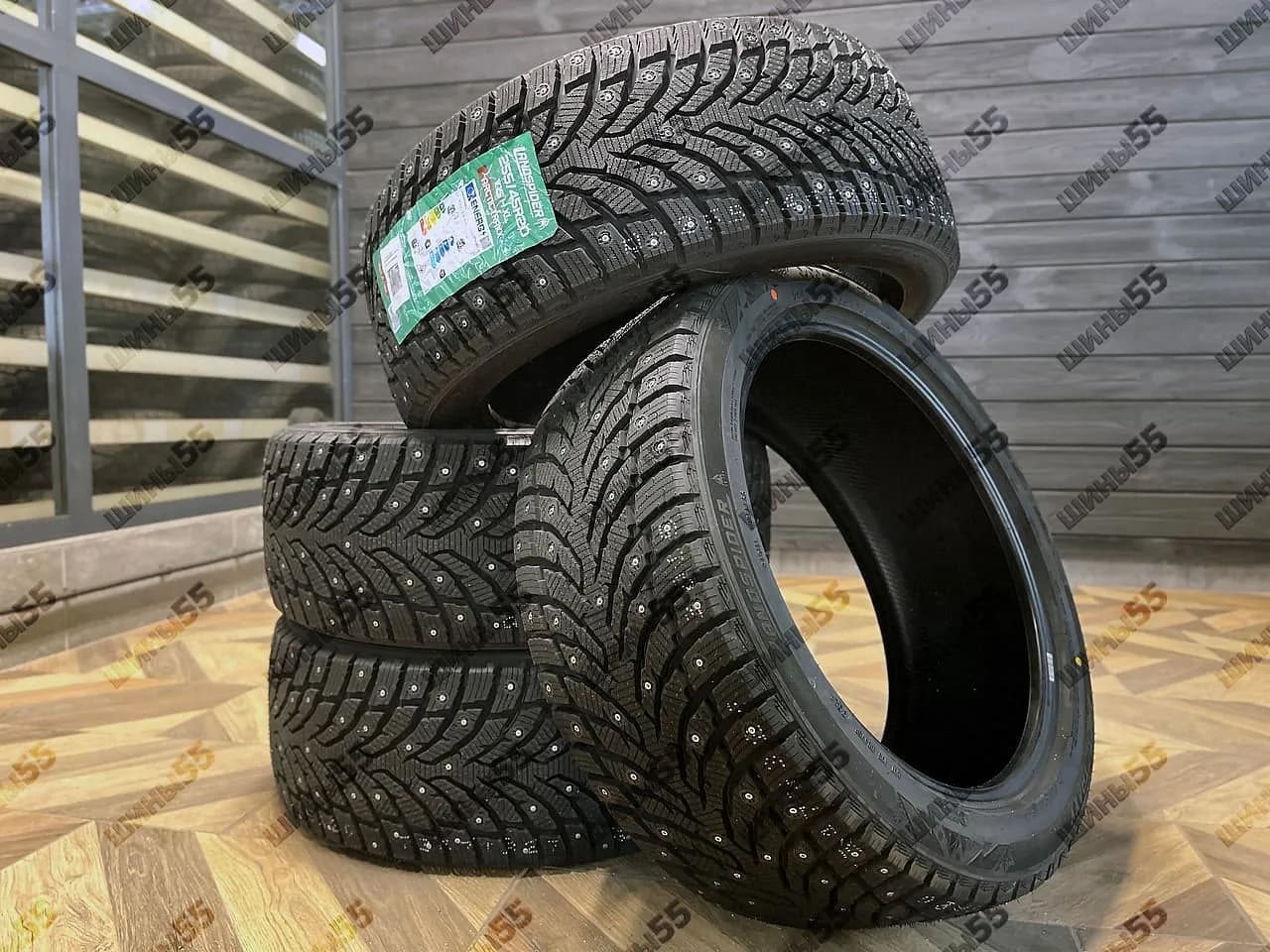 255/45R20 Landspider Arctictraxx (105H)