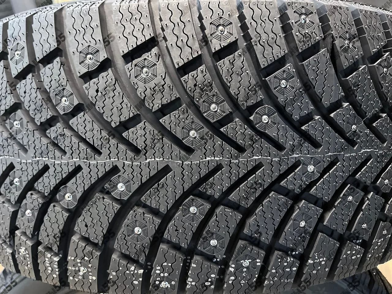 225/45R18 Fortune Polaro Ice (95T)