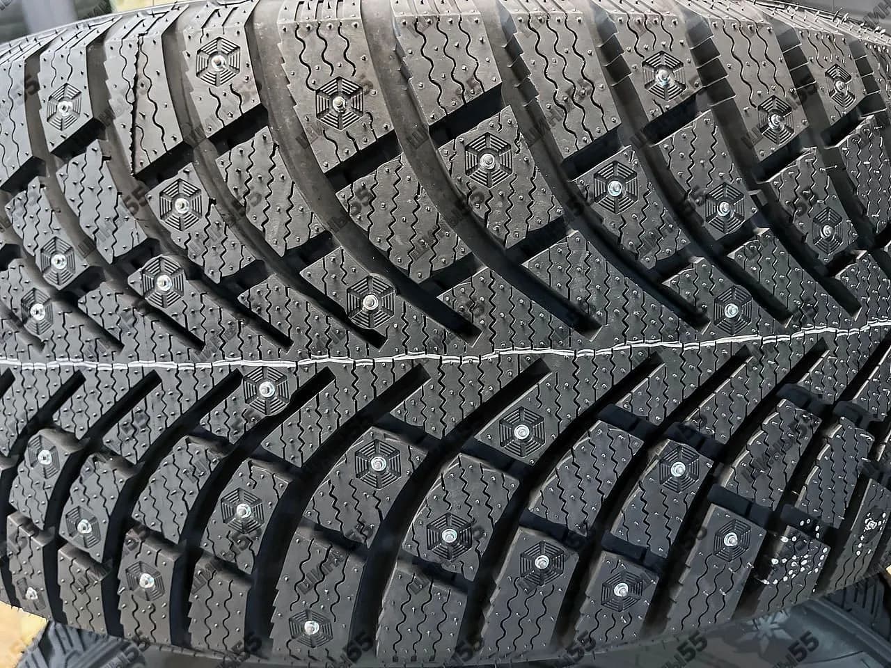 235/55R18 Fortune Polaro Ice (104T)