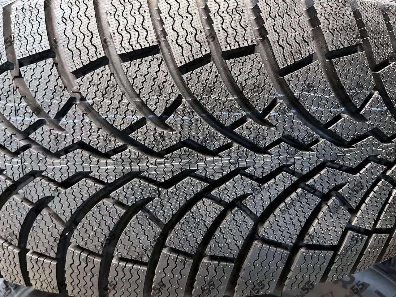 225/60R17 Fortune Polaro Snow (99H)